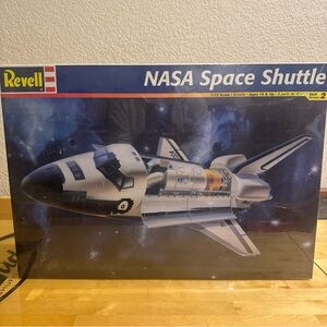 Revell NASA Space Shuttle Puzzle - Black, White, Gray